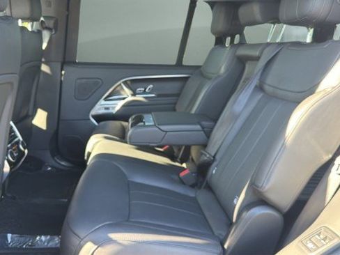 Used 2024 Land Rover Range Rover Long Wheelbase SE image 20