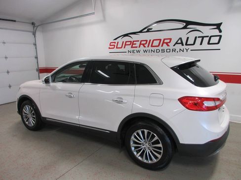 Used 2016 Lincoln MKX Select w/ Select Plus Package FWD image 3