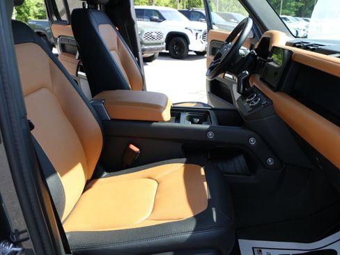Used 2024 Land Rover Defender 130 X-Dynamic SE AWD/4WD image 30