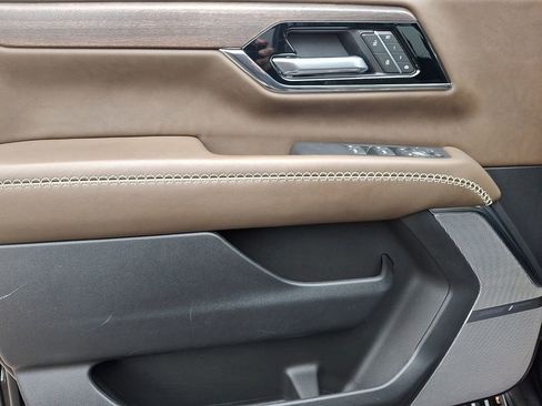 Certified 2025 GMC Yukon Denali Ultimate image 12