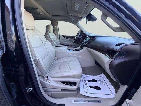 Used 2016 Cadillac Escalade Luxury AWD/4WD image 38