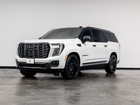 Used 2026 GMC Yukon XL Denali Ultimate w/ LPO, Floor Liner Package AWD/4WD image 8
