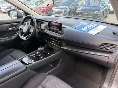 Used 2024 Nissan Rogue SV FWD image 17
