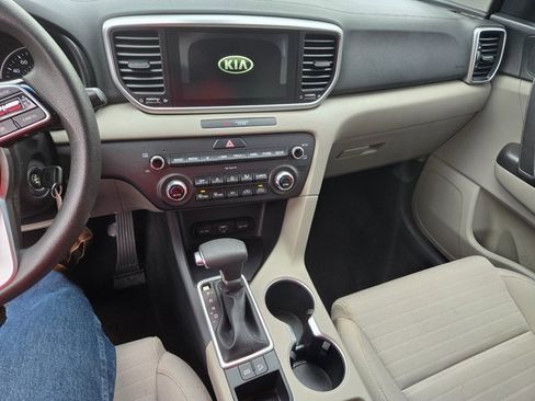 Used 2021 Kia Sportage LX w/ LX Fwd Popular Package image 2