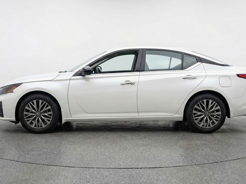 Used 2025 Nissan Altima 2.5 SV image 5