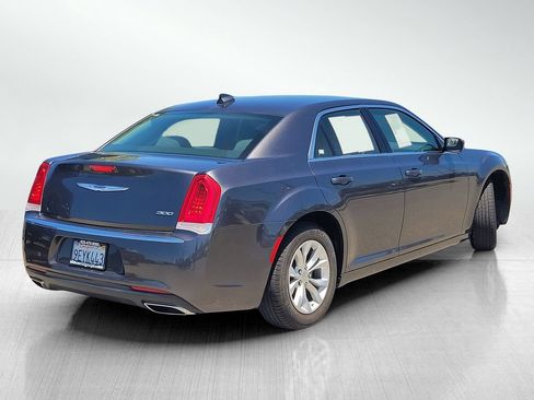 Used 2023 Chrysler 300 Touring RWD image 4