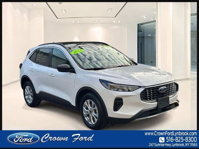 Certified 2023 Ford Escape Active w/ Tech Pack #1 AWD/4WD image 1