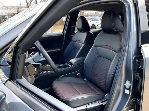 Certified 2025 Nissan Kicks SR image 8