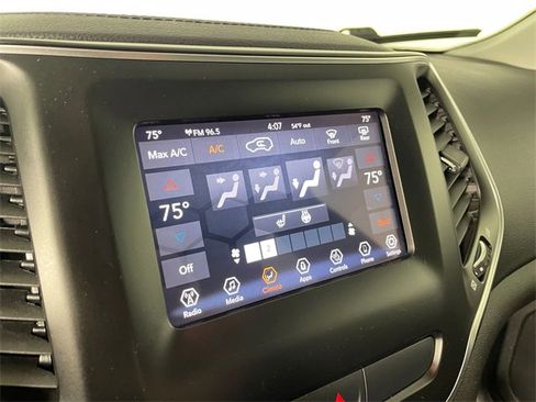 Used 2019 Jeep Cherokee Latitude Plus w/ Comfort/Convenience Group image 7