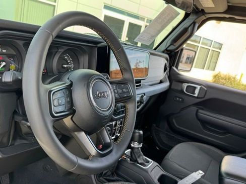 Used 2024 Jeep Wrangler Unlimited AWD/4WD image 23