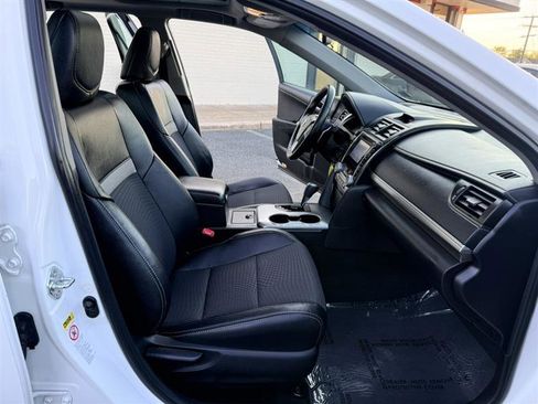 Used 2012 Toyota Camry SE FWD image 11