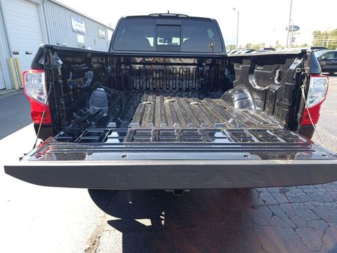 Used 2024 Nissan Titan SV w/ SV Convenience Package image 21