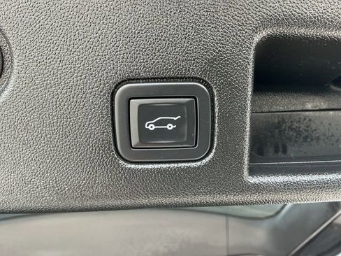 Used 2020 Chevrolet Equinox Premier image 16