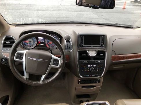 Used 2011 Chrysler Town & Country Touring-L w/ Entertainment Group #2 image 17