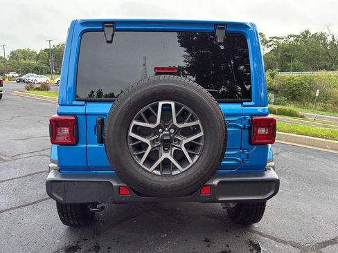 Used 2024 Jeep Wrangler Unlimited Sahara w/ Technology Group AWD/4WD image 4
