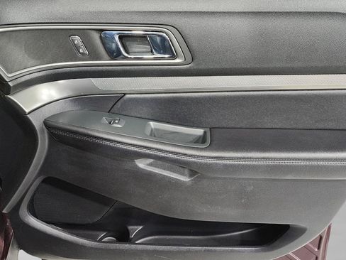 Used 2018 Ford Explorer XLT w/ Equipment Group 202A AWD/4WD image 26