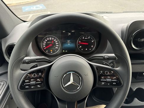 Used 2024 Mercedes-Benz Sprinter 3500 image 27