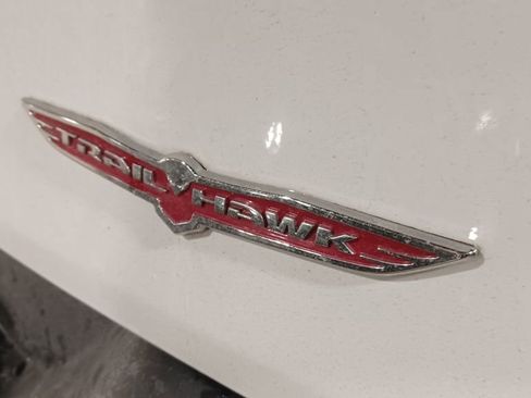 Used 2016 Jeep Cherokee Trailhawk image 3