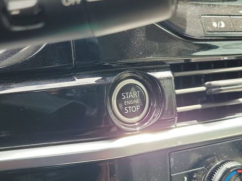 Used 2023 Nissan Pathfinder SL AWD/4WD image 22