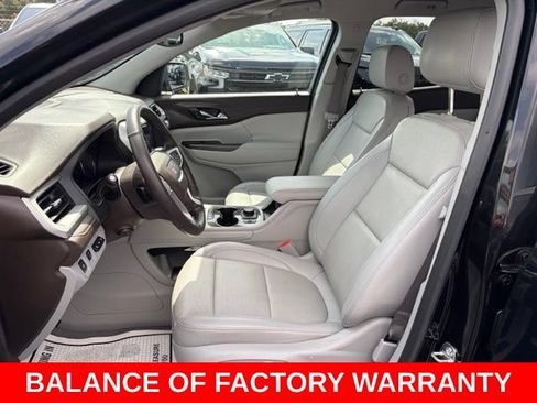 Used 2023 GMC Acadia SLT w/ Technology Package FWD image 14