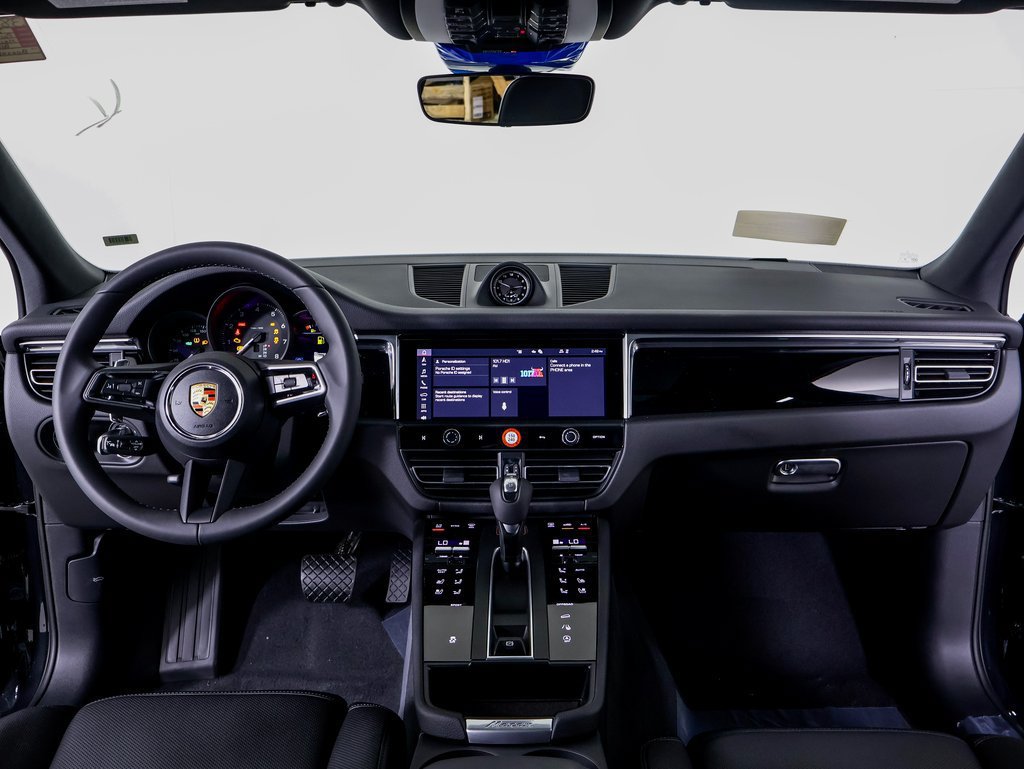 Certified 2026 Porsche Macan AWD/4WD image 11