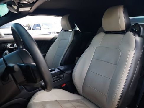 Used 2018 Ford Mustang Premium RWD image 9