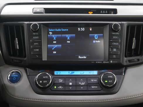 Used 2017 Toyota RAV4 Limited image 18