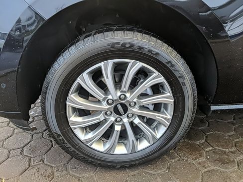 Certified 2024 Lincoln Navigator Premiere image 12