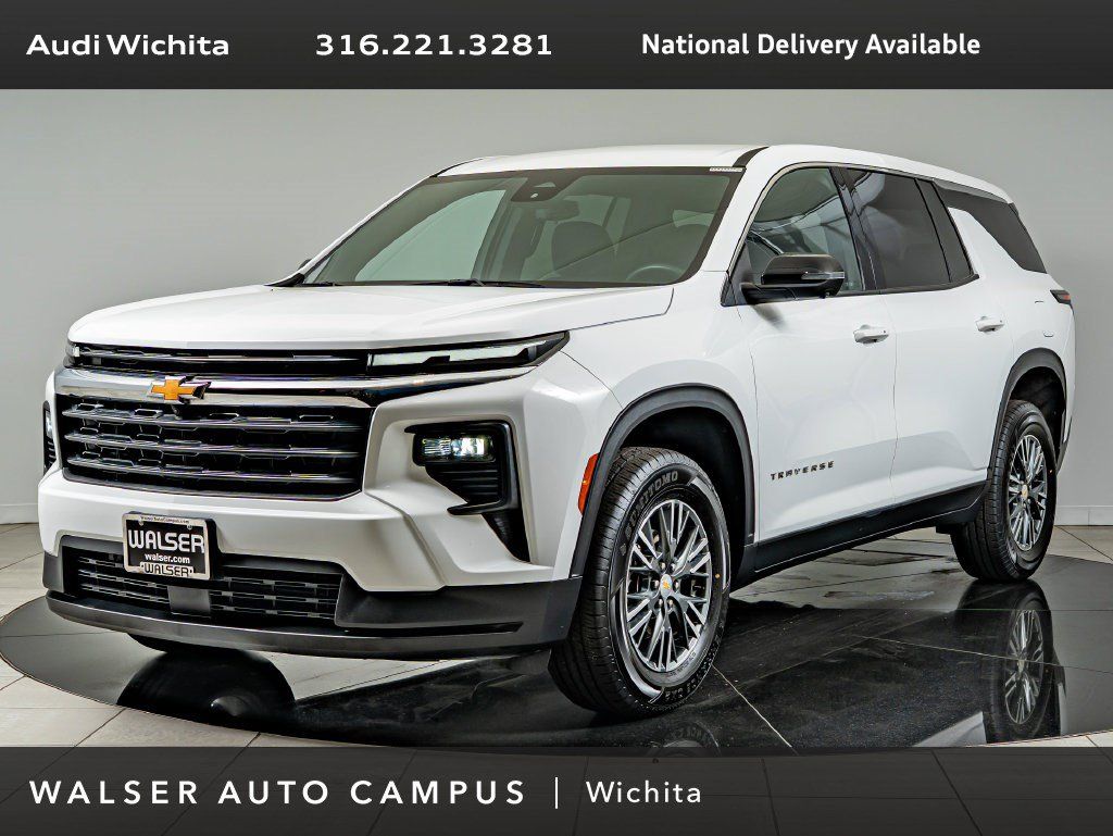 Used 2024 Chevrolet Traverse LS FWD image 1