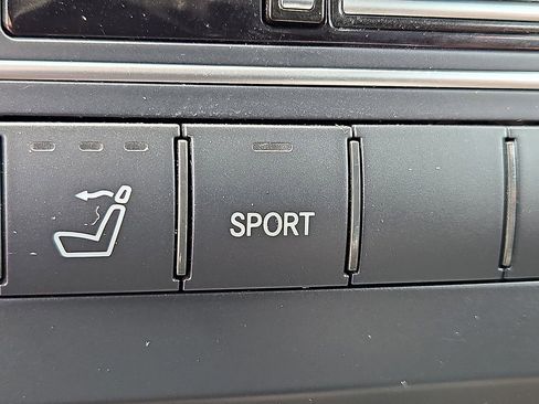Used 2011 Mercedes-Benz E 550 Cabriolet image 26