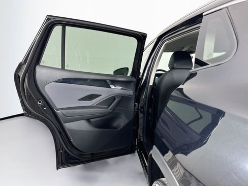 Used 2026 Volkswagen Tiguan SE AWD/4WD image 26