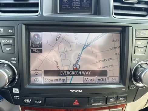 Used 2012 Toyota Highlander Limited AWD/4WD image 28