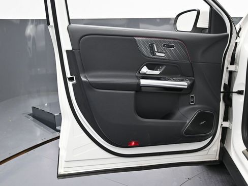 Used 2024 Mercedes-Benz GLA 250 4MATIC image 43