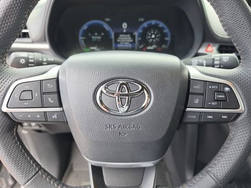 Used 2025 Toyota Sienna Limited FWD image 41