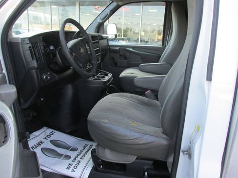 Used 2014 Chevrolet Express 3500 RWD image 21