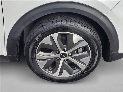 Used 2022 Kia Niro EX Premium image 9