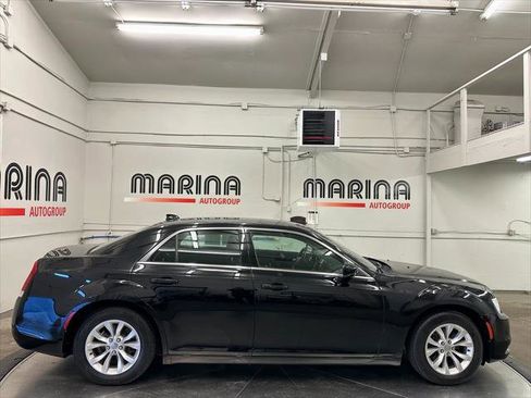 Certified 2021 Chrysler 300 Touring image 8