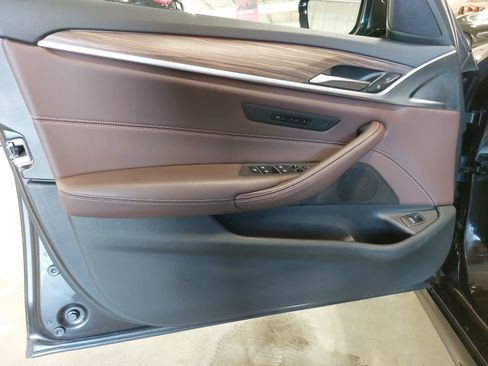 Used 2023 BMW 540i xDrive w/ M Sport Package image 28