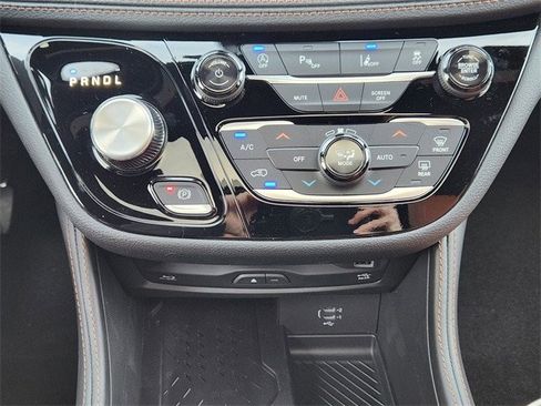 New 2026 Chrysler Pacifica Pinnacle image 15