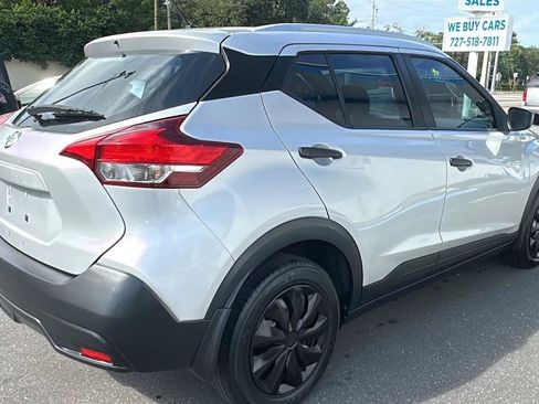 Used 2019 Nissan Kicks S FWD image 7