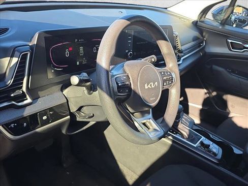 Used 2023 Kia Sportage LX image 9