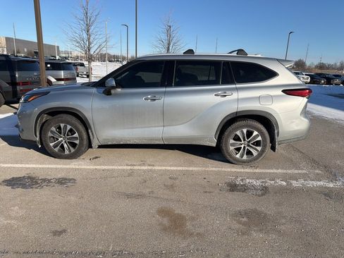 Used 2022 Toyota Highlander XLE image 8