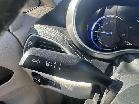 Used 2021 Chrysler Pacifica Touring-L image 24