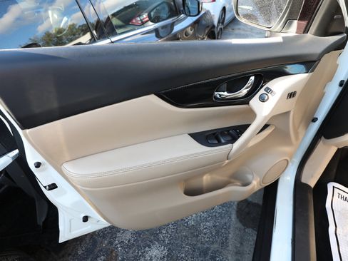 Used 2019 Nissan Rogue SL w/ Premium Package image 15