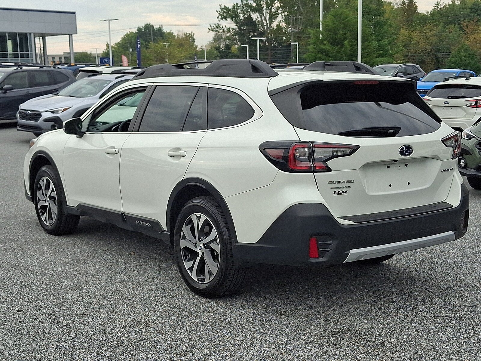 Used 2022 Subaru Outback Limited w/ Popular Package #2 AWD/4WD image 5