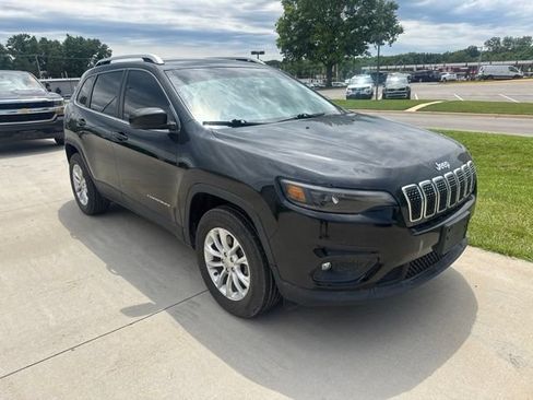 Used 2019 Jeep Cherokee Latitude w/ Popular Appearance Group AWD/4WD image 4