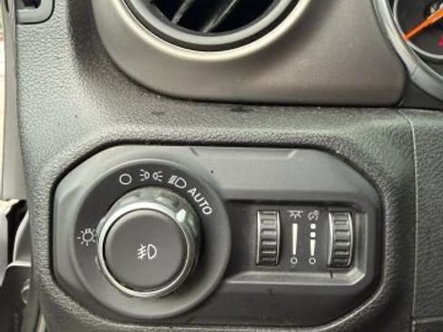 Used 2018 Jeep Wrangler Unlimited Sport S AWD/4WD image 20