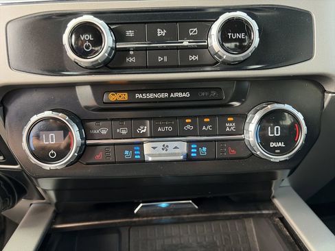 Certified 2022 Ford F250 Lariat w/ Black Appearance Package AWD/4WD image 28