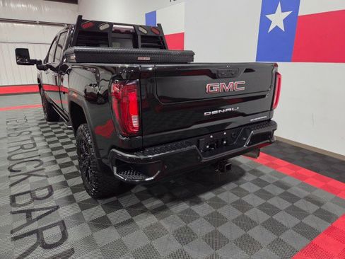 Used 2021 GMC Sierra 2500 Denali w/ Denali Black Diamond Edition image 12