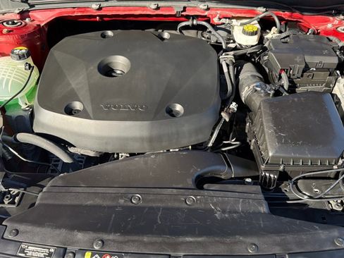 Used 2019 Volvo XC40 T5 Momentum image 24